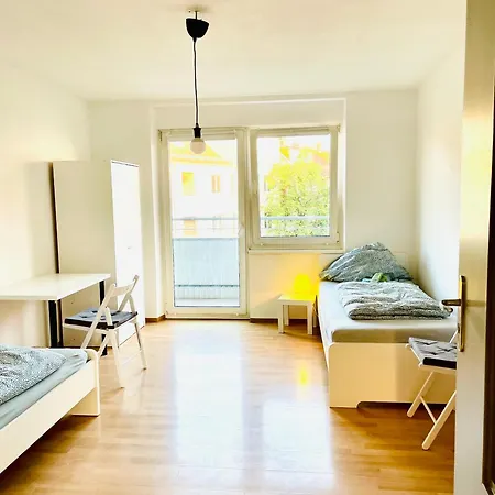 Apartment Fuer 4 Personen, U-bahn, Autobahn Naehe, Balkon Nuremberg