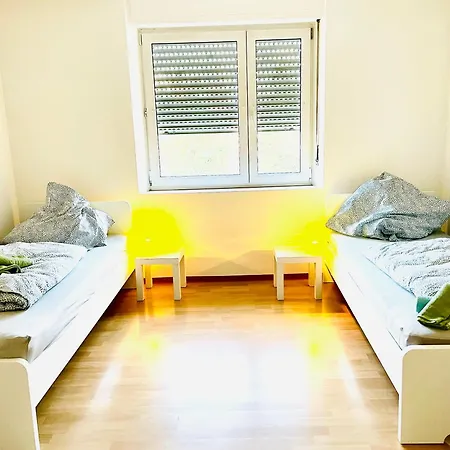 Apartman Fuer 4 Personen, U-bahn, Autobahn Naehe, Balkon